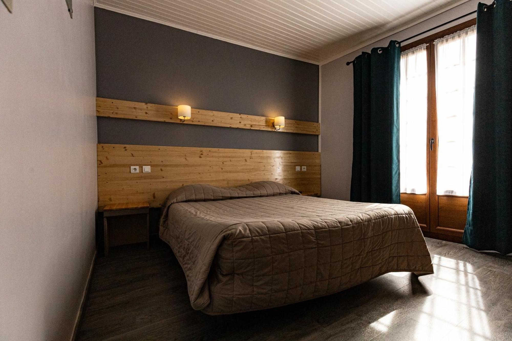 Hotel Le Coq D'Or Les Angles  Buitenkant foto