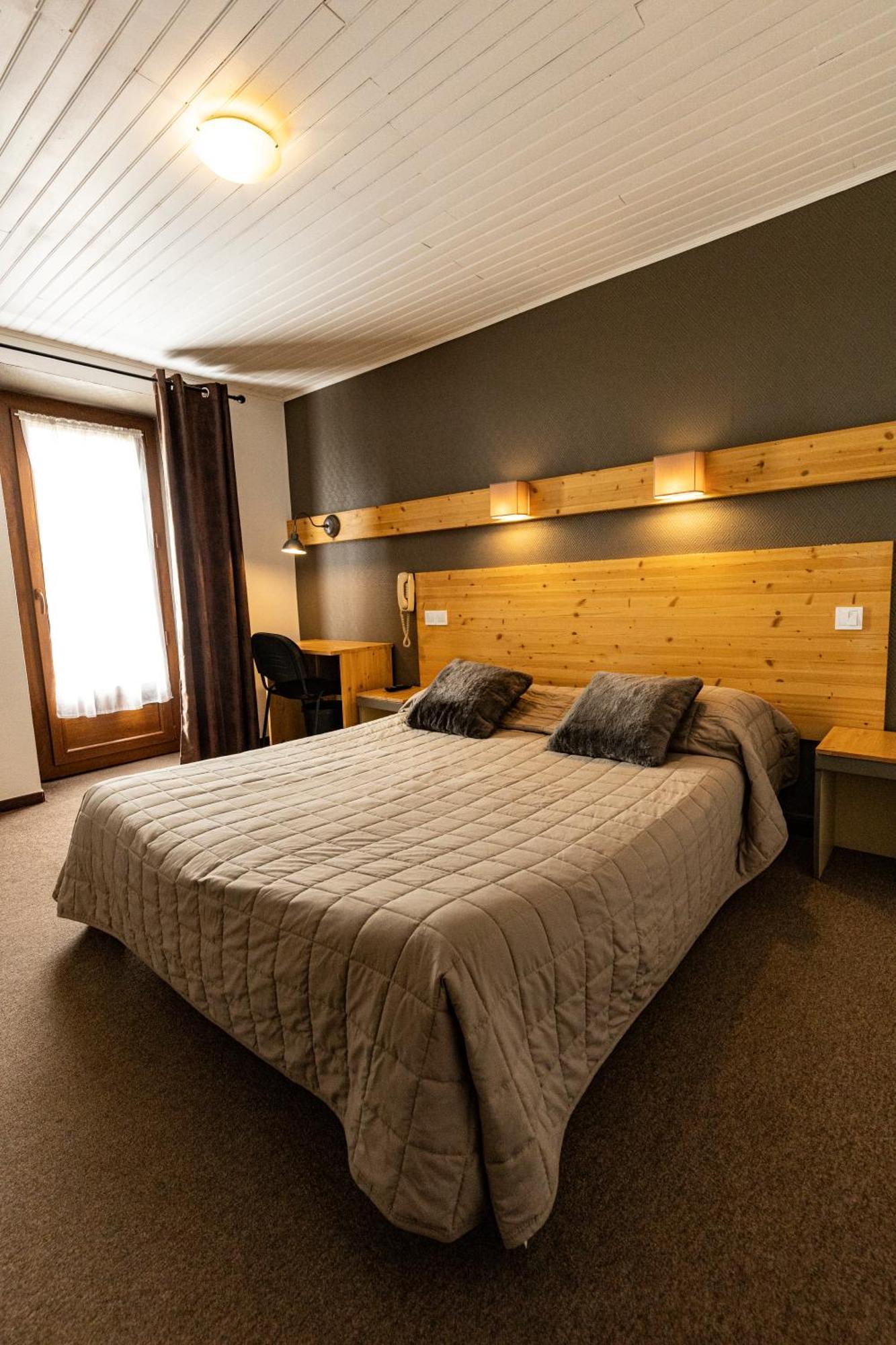 Hotel Le Coq D'Or Les Angles  Buitenkant foto